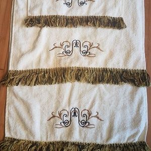 2 guest hand 1 face towels